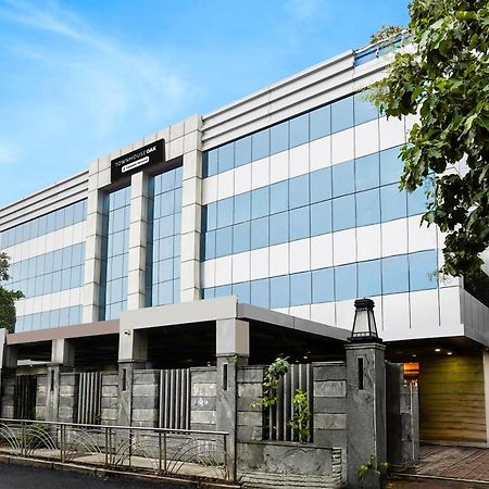Super Townhouse Oak Alandur Near Chennai Airport Formerly Vijay Park Zewnętrze zdjęcie