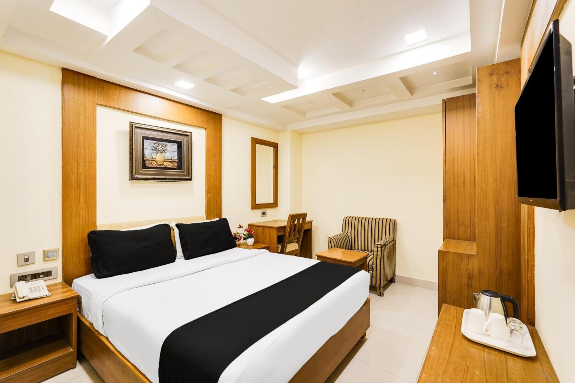 Super Townhouse Oak Alandur Near Chennai Airport Formerly Vijay Park Zewnętrze zdjęcie