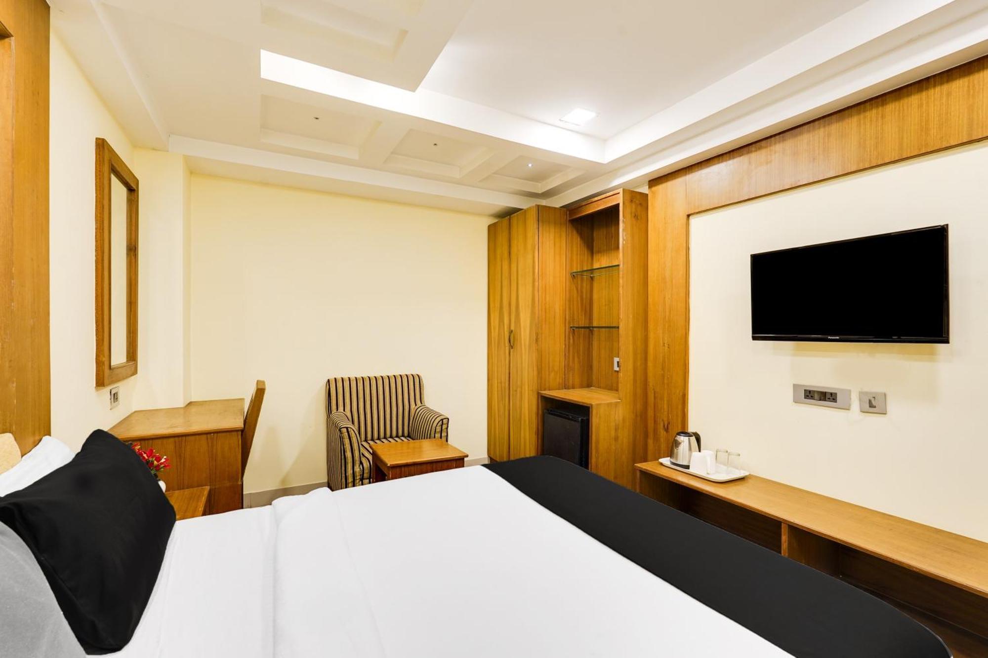 Super Townhouse Oak Alandur Near Chennai Airport Formerly Vijay Park Zewnętrze zdjęcie
